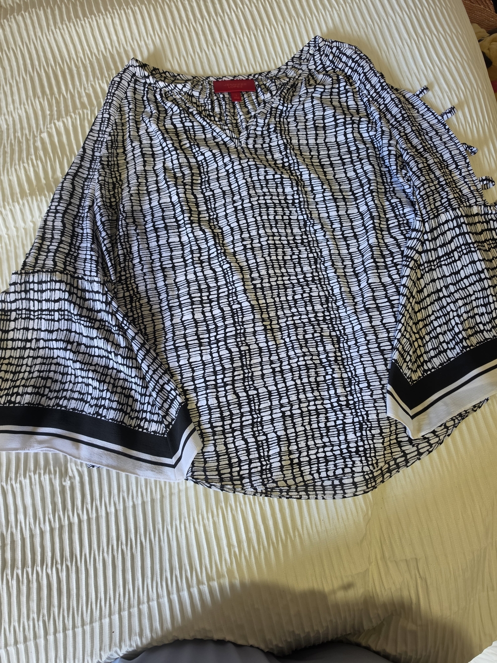 Jennifer Lopez Black and White Top With Bell Sleeve Cutouts Like New Size Small